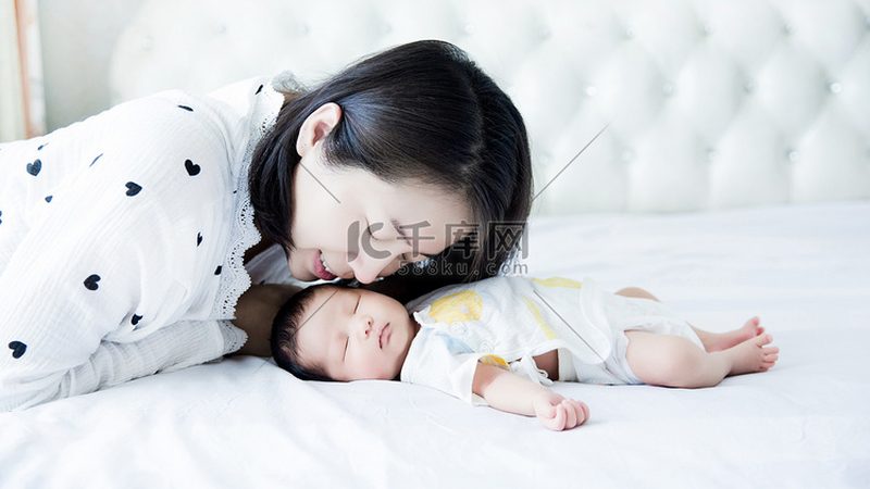 新生儿护理月嫂，价格背后的考量因素**