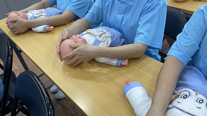 深圳母婴护理师培训中心：专业培训，守护宝宝健康成长